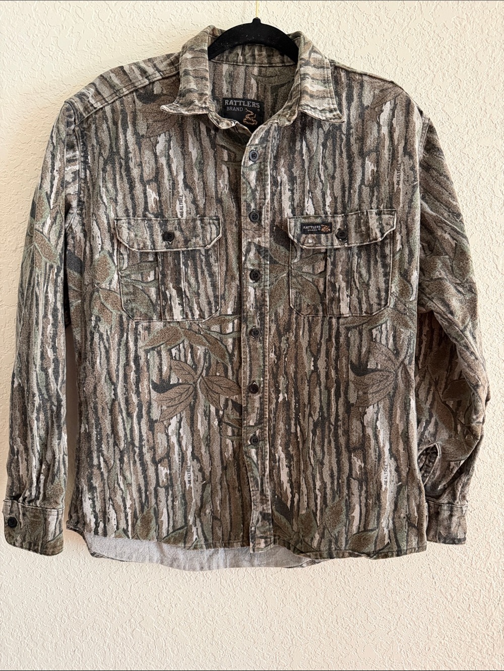 Men’s RATTLERS - RealTree Camouflage Button-Up Men's long sleeve shirt. *READ**